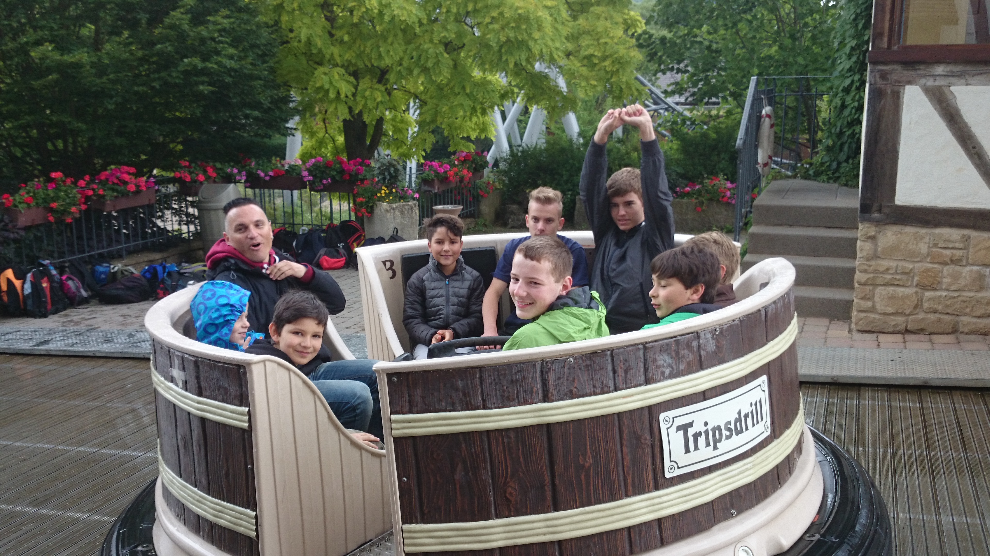 Jugendkapelle beim Ausflug nach Tripsdrill